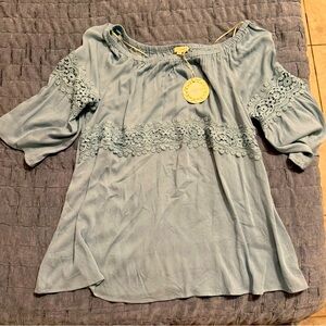 Umgee peasant style top with lace detail. On or off shoulder. NWT